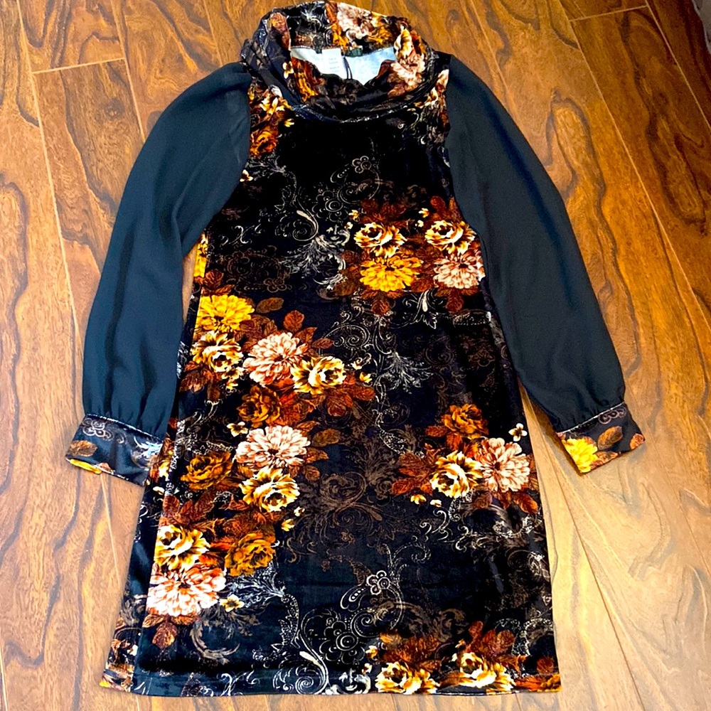 🆕 Beautiful velvet fitted dress in size 40